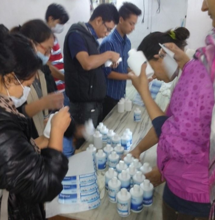 Local environmental NGO ENPHO mobilises youth volunteers to distribute Piyush water disinfectant. Photo: Srijana Karki / ENPHO