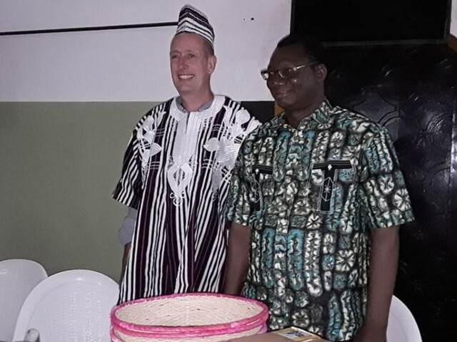 Patrick Moriarty and Aboubakar Hema, mayor of Banfora (photo by Cabinet du Maire de Banfora)