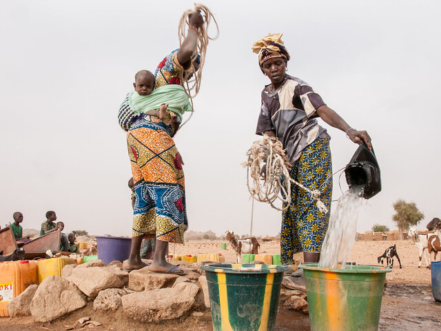 Women fetching water in Sahel