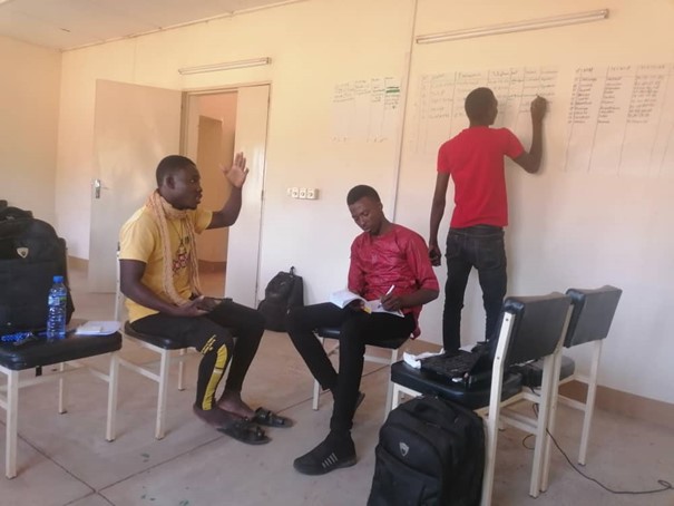 De gauche à droite, OUEDRAOGO Frank Alain et BAMBA Aboubakar Idrisse, tous deux porteurs de projet (Ph, A. Traoré)