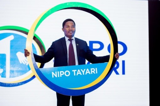 Tanzanian dignitary committing to the Nipo Tayari campaign
